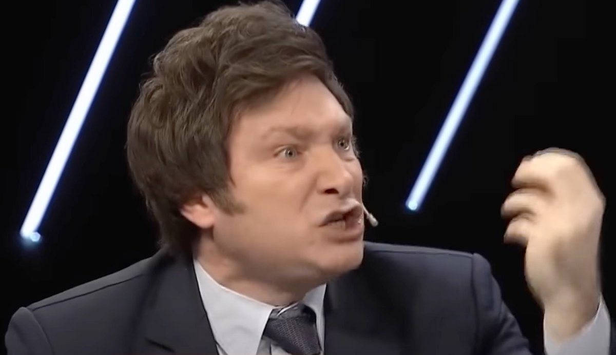 Partimilieiste's tweet image. « Les impôts sont néfastes. D’où vient ce mot impôts ? Quelle est son étymologie ? Ça vient de quelque chose qu’on t’impose, si tu ne paies pas tu te fais fracasser la tête ! C’est un acte violent. C’est la matérialisation de la violence de l’État sur l’individu ! »
Javier Milei…