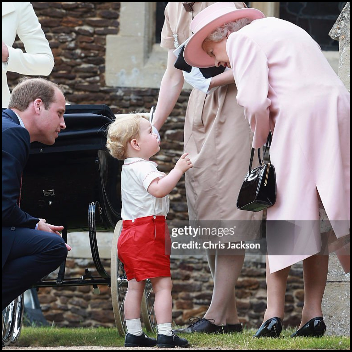 HelenRosamond11's tweet image. Toddler Prince George having a meaningful chat with his great-grandmother Queen Elizabeth II, his "Gan-Gan".
The occasion was the Christening of his sister Princess Charlotte in July 2015.
