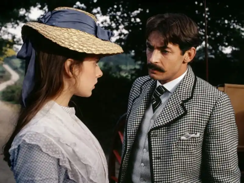 RodneyMarshall1's tweet image. A happy birthday to Leigh Lawson. A long, eventful career on stage, screen and television. Photos here: Love Among the Ruins, Polanski's Tess, Dad's Travelling Man and the West End/Broadway production of The Merchant of Venice. 🎂