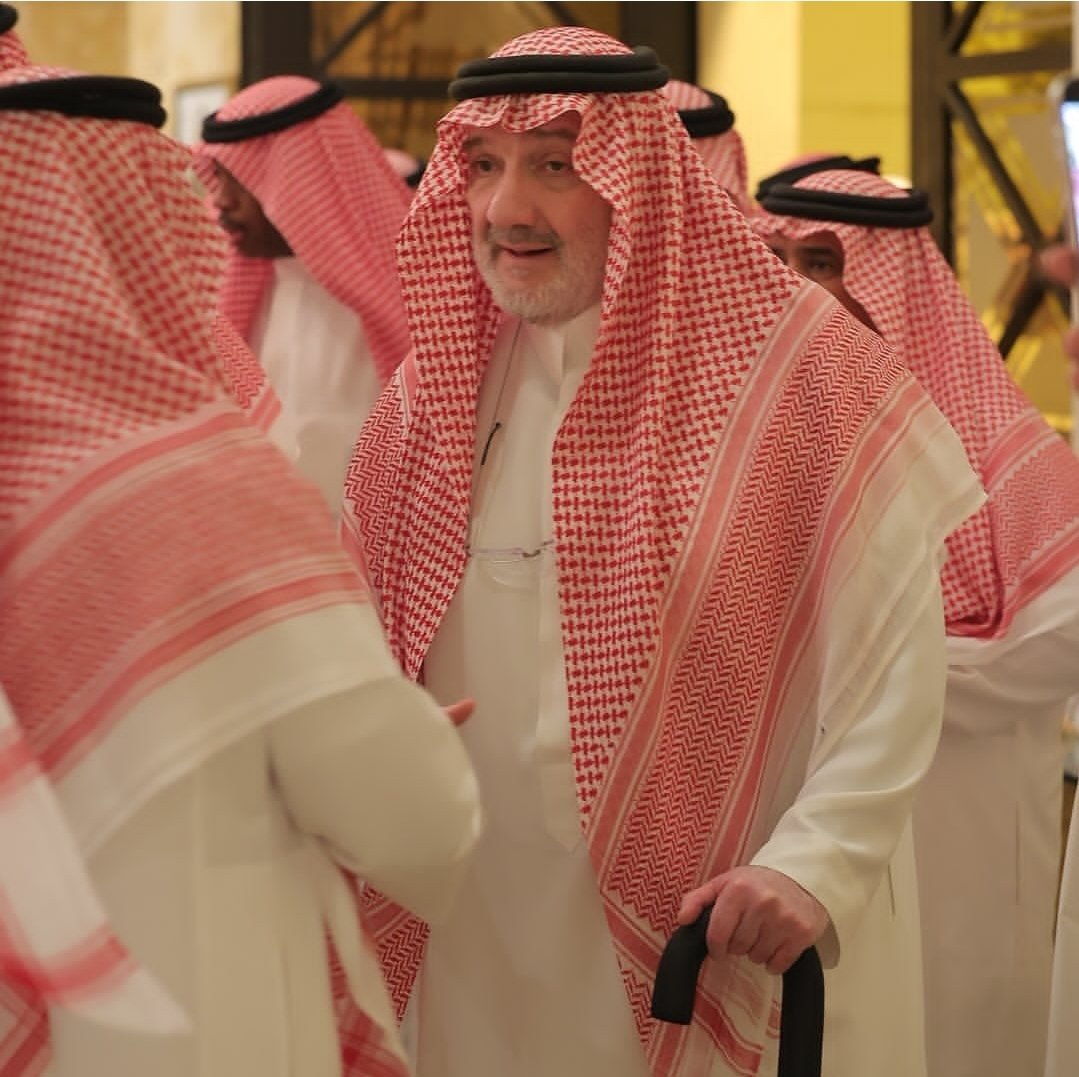 MsaAlwlyd's tweet photo. ابناء الأمير طلال بن عبدالعزيز آل سعود يستقبلان المعزين في وفاة الأمير الوليد بن خالد بن طلال رحمة الله ادعو له برحمة جزاكم الله خير
#الأمير_الوليد_بن_طلال #الوليد_بن_خالد_بن_طلال #السعودية #الرياض #الهلال https://t.co/HuTcaBTWAA