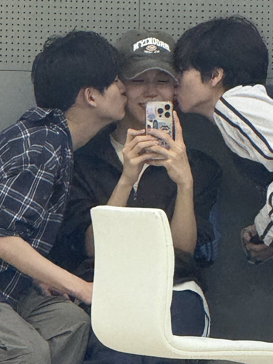 뽀뽀당해따🫠
#성민 #정모 #형준