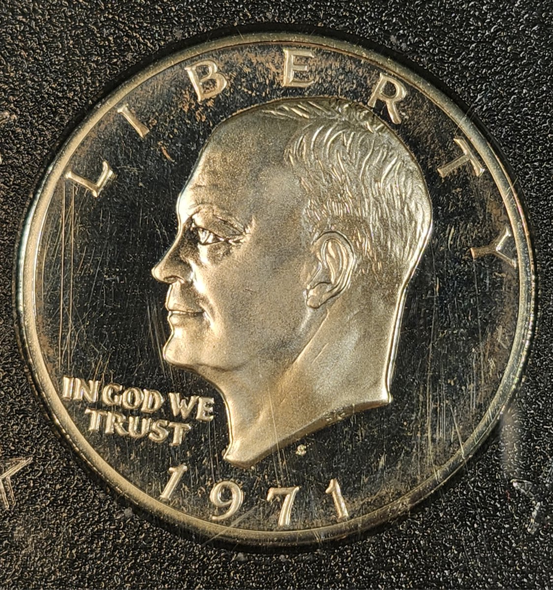 Coin_HuntersLLC's tweet image. This 1971 #IkeDollar shows clear #tripling on the corners of the “T” and “R” in “TRUST”! Found right here in the shop, this beauty marks a major #error discovery — and we’re still buzzing with excitement!
#tripledies like this don’t show up every day! We&apos;re so psyched!!
