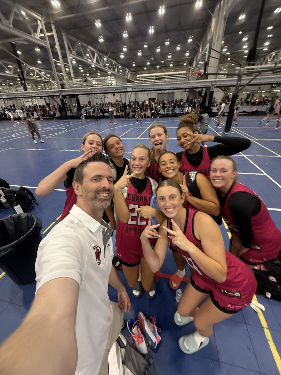 NEAttackRiseSel's tweet image. 17U Select goes 4-2 on the weekend in PA and wins their final game against every zone you could see.
Great way to finish it ladies!!
Seniors good luck in your final year of high school. Go do big things!
#hardworkpaysoff #attackfam #attack #letitfly