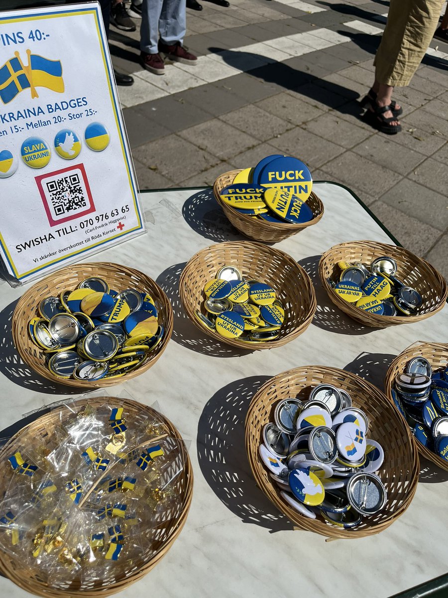 Mndagsrrelsen21's tweet image. 🇺🇦🇸🇪 Mitt i semestern: 300 pers o 7 hjälporganisationer på Måndagsrörelsen för att visa stöd till 🇺🇦 och samla in till drönare, fordon o humanitär hjälp. Vi är er alla evigt tacksamma.
Talare idag: Tomas Luuk, Amb🇪🇪, Alina @nordicukraine o Tage @OperationAid_SE
Slava Ukraini