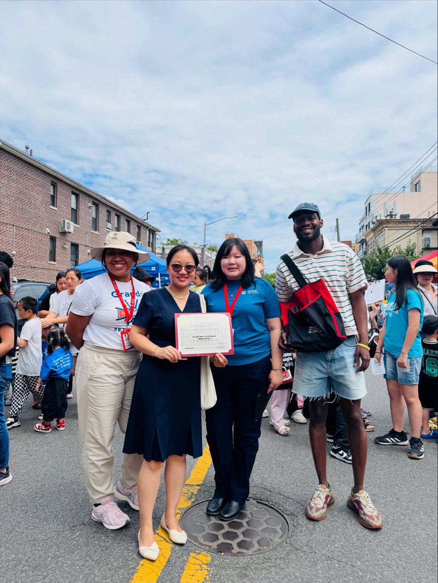 CMSusanZhuang's tweet image. This weekend my team attended the Grand Street Settlement Community block party! A great way to enjoy this summer.