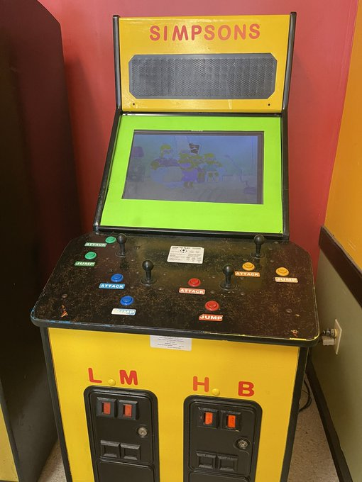 LarryBundyJr's tweet image. Who here likes playing The Simpsons arcade game, while giving themselves Carpal Tunnel at the same time?
#retrogaming #simpsons