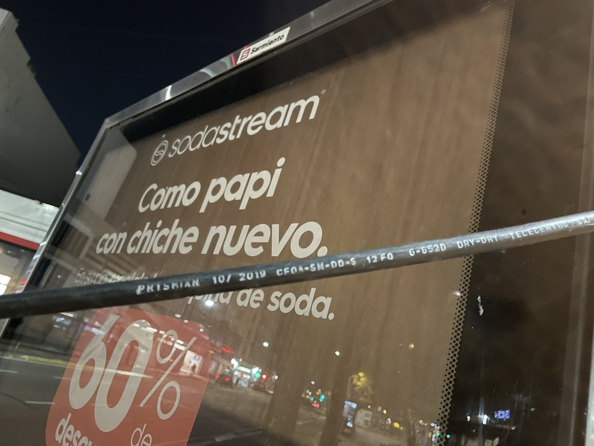 mf_pignataro's tweet photo. @TelecentroAr Cables caídos con peligro para transeúntes. Avenida Córdoba 1650 CABA https://t.co/ReOM1kbEBn