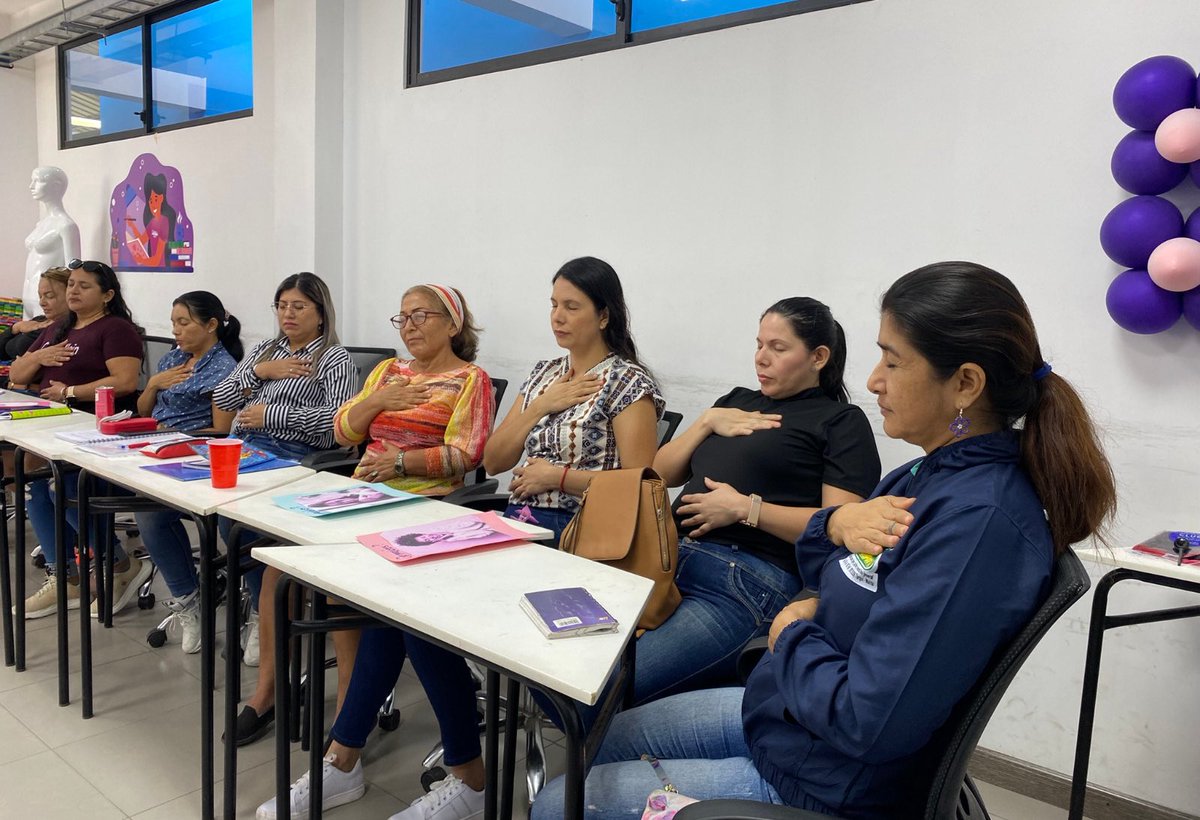 MMDDHH_Zona4's tweet photo. 📍#Manta

📌 Generamos el espacio “Voces que se encuentran” con mujeres, niñas, niños y adolescentes de Los Esteros, para fortalecer el autocuidado emocional, fomentar la convivencia empática y socializar herramientas para prevenir la violencia de género.

#ElNuevoEcuador https://t.co/Ikj2nlPG2A