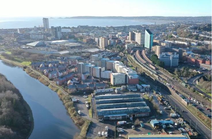 SwanseaOnline10's tweet image. One of Swansea's most prominent bridges is closing for two weeks and this is why - crnch.it/QYsw_pBx