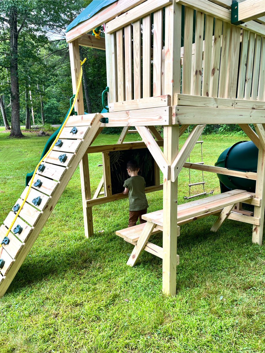 CatholicCharm's tweet image. We just finished putting this together last night, so much research went into finding the perfect one. The quality is amazing and it’s American made of course 🇺🇸 we had breakfast outside this morning and the kids played for hours 🥹