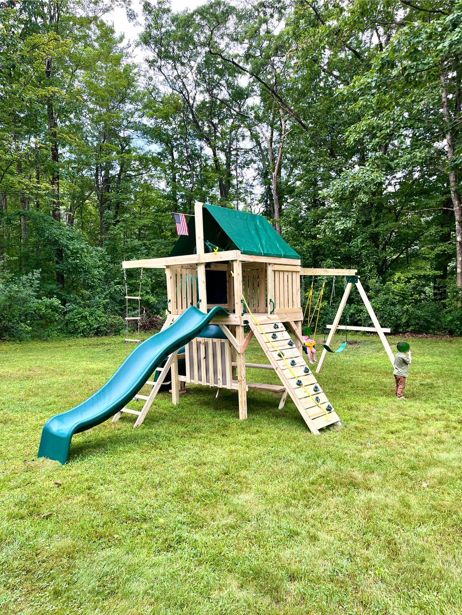 CatholicCharm's tweet image. We just finished putting this together last night, so much research went into finding the perfect one. The quality is amazing and it’s American made of course 🇺🇸 we had breakfast outside this morning and the kids played for hours 🥹