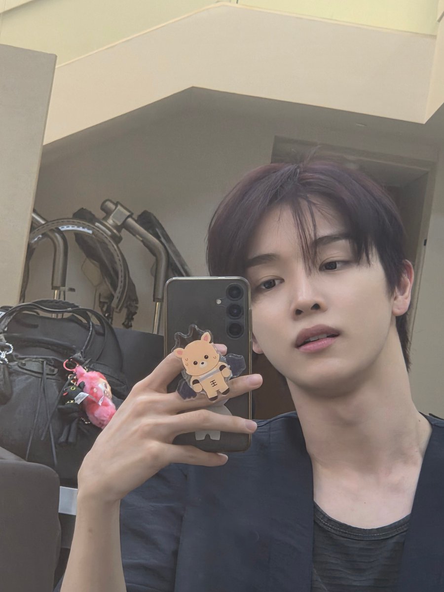 ไม่มีบี๋หล่อๆ ส่งรูปมาให้ดูแบบชั้นล่ะสิ