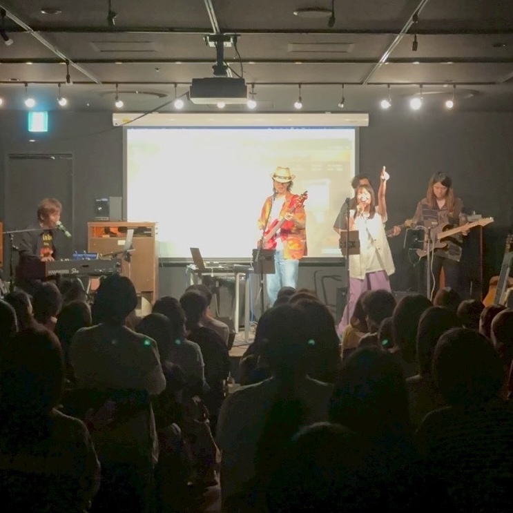 徳永暁人くんとの2マンセミナー『徳×増コラボセミナー』2Days無事終了！徳ちゃんの即興作曲やセッション、楽しく有意義な時間でした！僕は久しぶりにレスリースピーカー持込んで爆音出して気持ちよかった～😆ギターの森本くん嶋津くん、ボーカルEMYさん、そして参加してくれた皆さんありがとう‼️