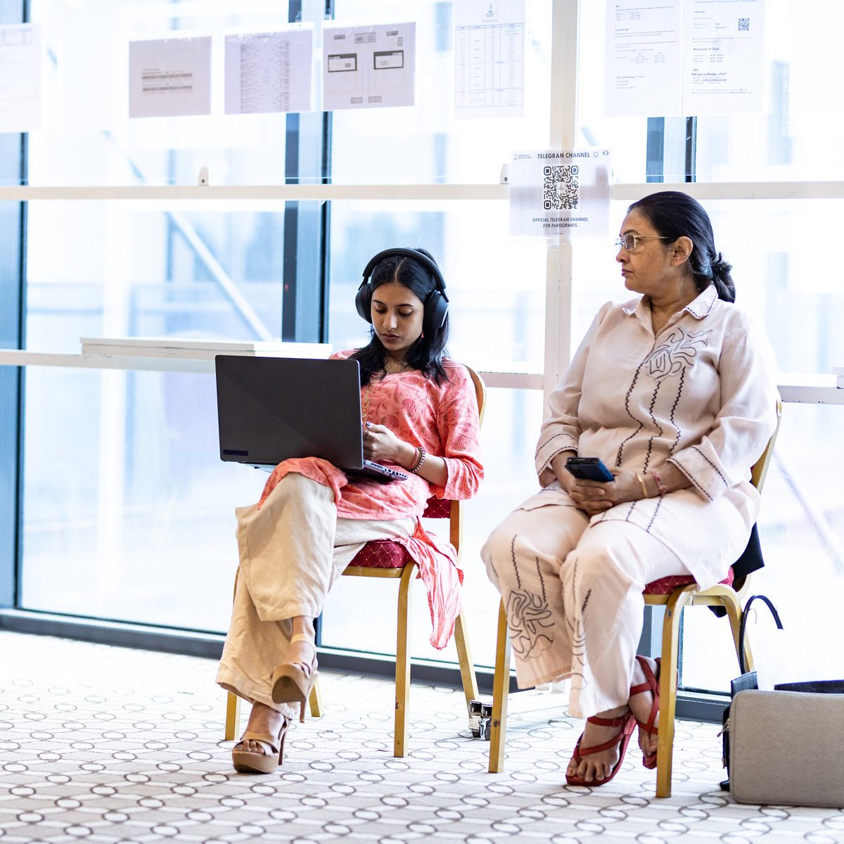 FIDE_chess's tweet image. "She is the biggest support here. I don't think that I would have come this far without her. It's really nice to see somebody who's always cheering on you in your good times and bad times." - 🇮🇳 Divya Deshmukh on her mother
📷 Anna Shtourman/FIDE