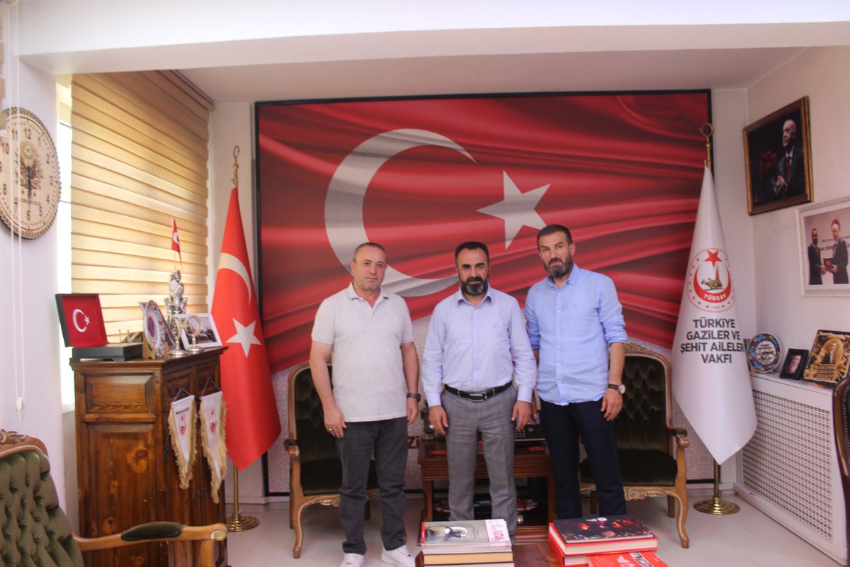 15 Temmuz programımıza şiirleriyle katılım sağlayan Şair ve Yorumcu Tekin DİKKATLİ ve Erol KAYA, Genel Merkezimizi ziyaret ederek Genel Başkanımız Gazi <a href="/lokman_aylar/">Gazi Lokman Aylar</a> ile bir araya geldiler.

Nezaket dolu ziyaretleri için kıymetli misafirlerimize teşekkür ederiz.
<a href="/tcailesosyal/">T.C. Aile ve Sosyal Hizmetler Bakanlığı</a>