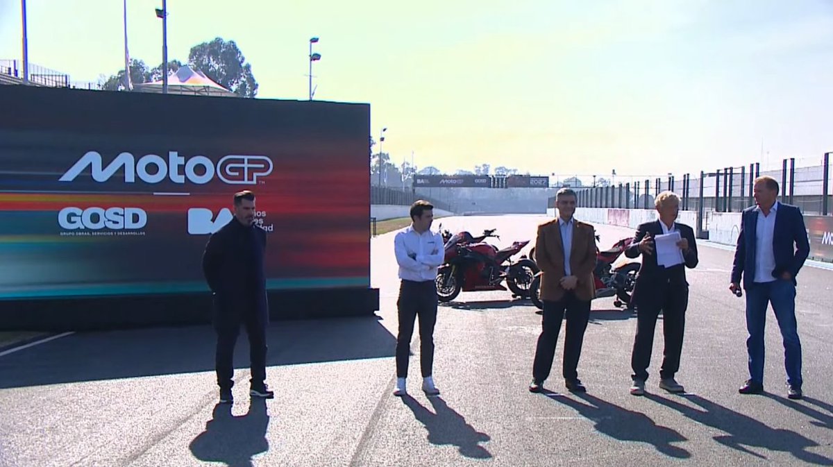 LuccasCorsino's tweet image. Mi mirada sobre las obras anunciadas en el Gálvez:
✅ Apuntan a homologar FIM (MotoGP)
❌ No apuntan a FIA (Formula 1) en esta fase
❌ No mostraron el masterplan de obras
❌ No conocen el monto de inversión
❌ GOSD es una empresa con causas de corrupción
❌ No incluye el…
