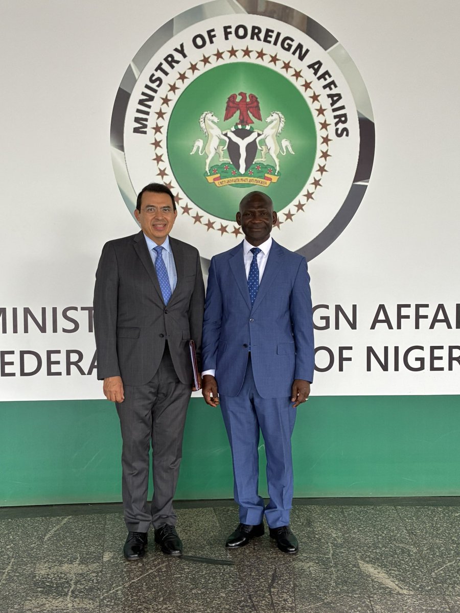El fortalecimiento de las relaciones diplomáticas entre dos países, inicia con protocolo.  
Sostuve una fructífera reunión de trabajo con el Jefe del Protocolo de <a href="/NigeriaMFA/">Ministry of Foreign Affairs, Nigeria 🇳🇬</a>, Emb. Wahab Akande, para atender diversos temas.