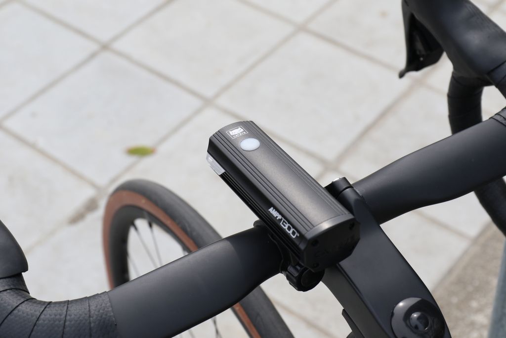 The AMPP1300 is the newest member of the AMPP headlight family! The 1300 shares the same robust aluminum body and smart features (like lock mode) as our AMPP1700,  and has even longer run-times thanks to the high capacity battery!
#cateyelights #bikelights #gobybike #madeinjapan
