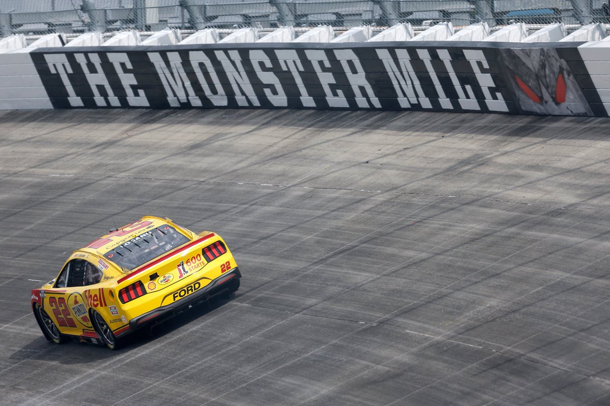 joeylogano's tweet image. 📸’s from Dover | #600 Career #NASCAR Cup Start 

@Team_Penske @ShellStationsUS @Pennzoil @FordPerformance @MaxxSunglasses @CocaColaRacing #CokePartner @PlanetFitness @NASCAR