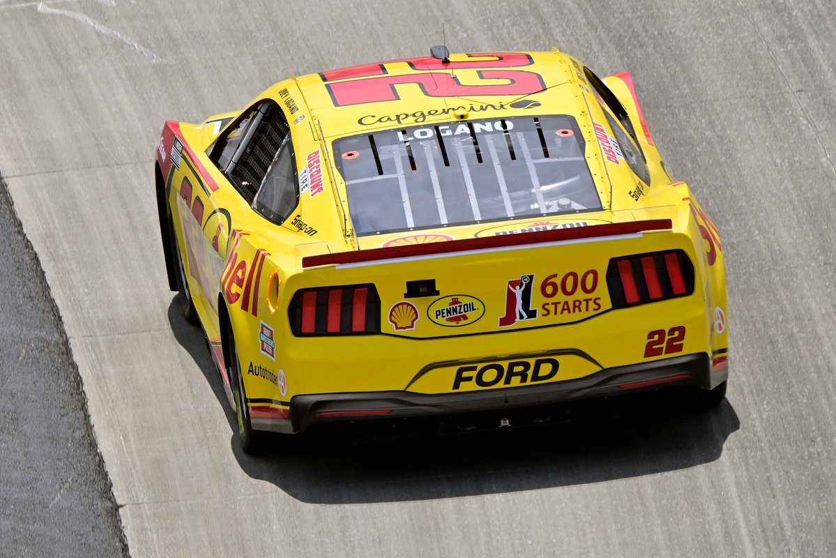 joeylogano's tweet image. 📸’s from Dover | #600 Career #NASCAR Cup Start 

@Team_Penske @ShellStationsUS @Pennzoil @FordPerformance @MaxxSunglasses @CocaColaRacing #CokePartner @PlanetFitness @NASCAR