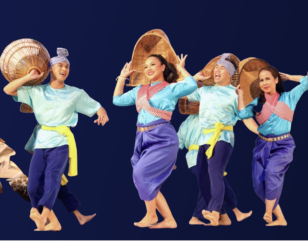 TheBostonIrish's tweet image. The free @LowellFolkFest , July 25-27, is an extraordinary gathering of musicians, dancers, storytellers + cultural artists representing dozens of ethnic and national folk traditions such as @Solasmusic from across America + around the world. Plus, dozens of food vendors share…