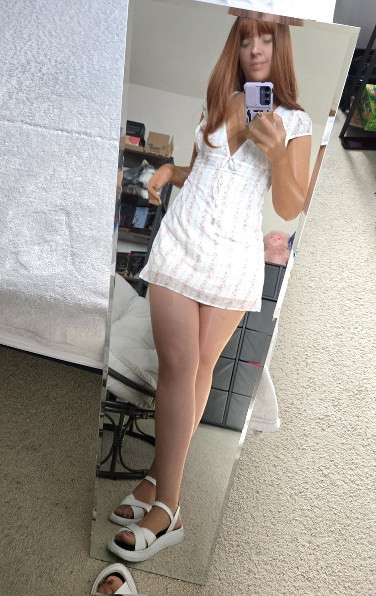 Lily Paw tweet media