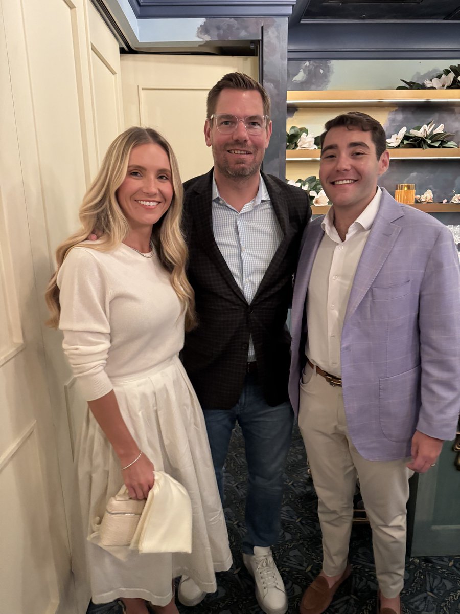 leesfield's tweet image. Inspiring weekend at the AAJ Annual Convention in CA! Ira & Cynthia Leesfield, Evan & Annie Robinson met Rep. Eric Swalwell. Ira & Partner Justin B. Shapiro proudly awarded the 37th Leesfield/AAJ Scholarship to Jeena Patel (Cornell Law). Congrats to Jeena & all future leaders!