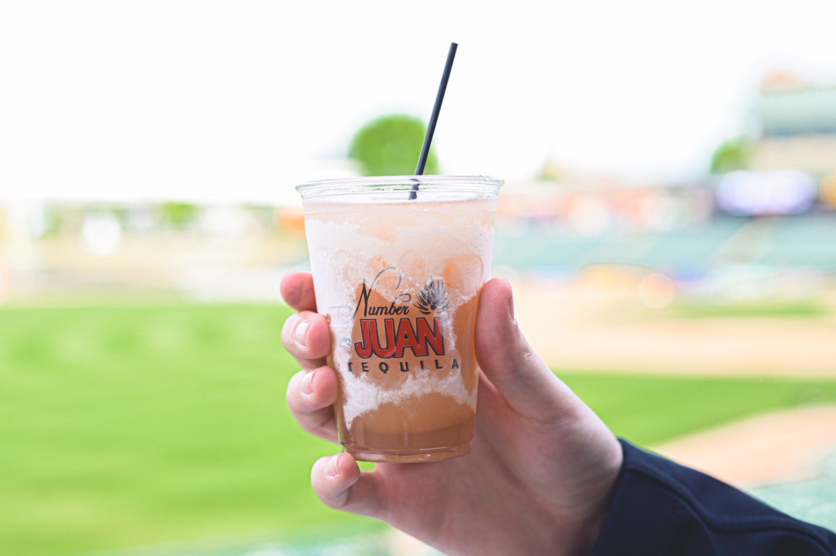LouisvilleBats's tweet image. 🚨Tuesday Game Update🚨
For the rest of the 2025 season, enjoy $6 margaritas every Tuesday as part of our Taco Tuesday Special!🍹🌮
Nothing pairs better with cheap tacos than a @DrinkNumberJuan margarita!