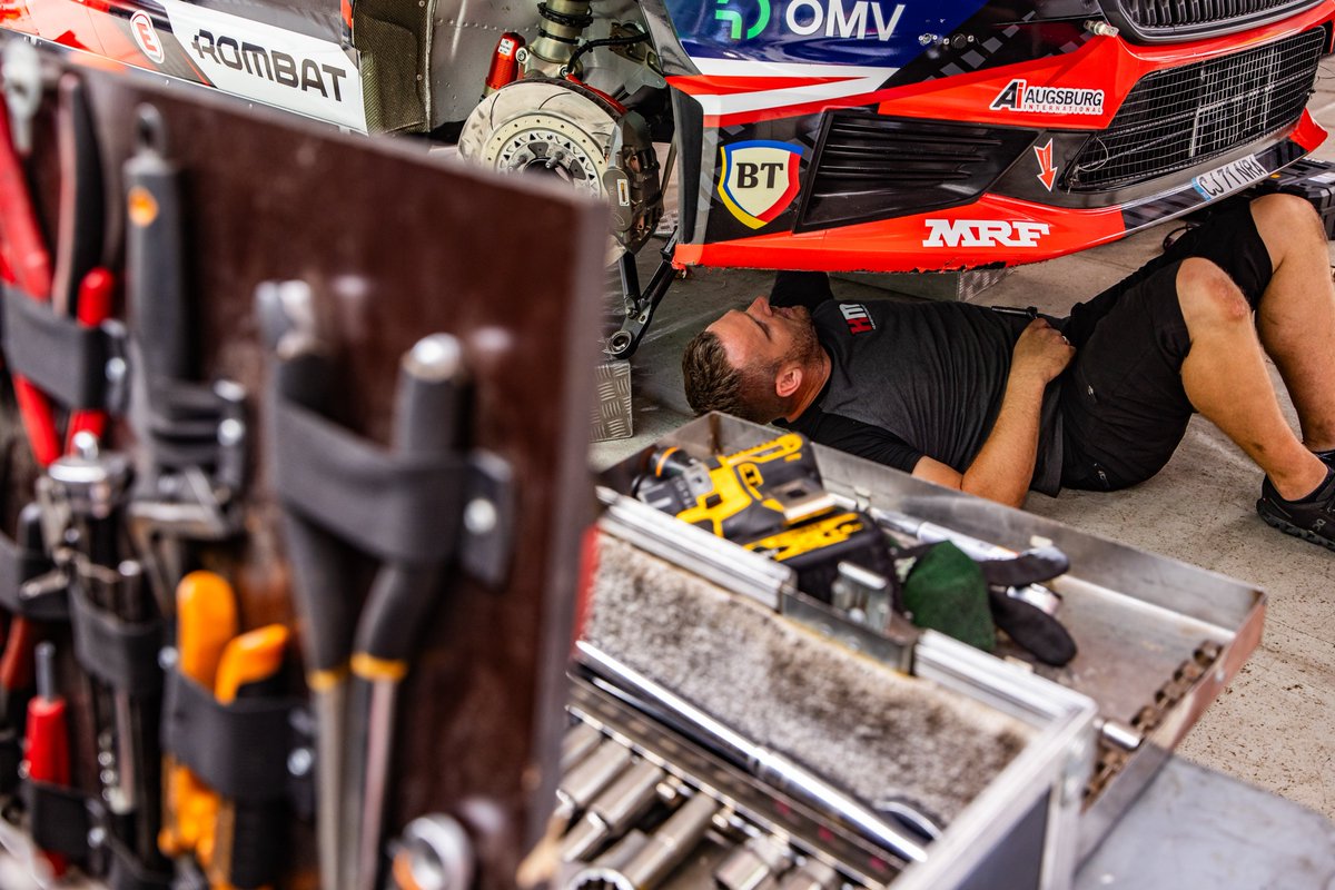 FIAERC's tweet image. Mechanics working their magic! 🤩🛠️