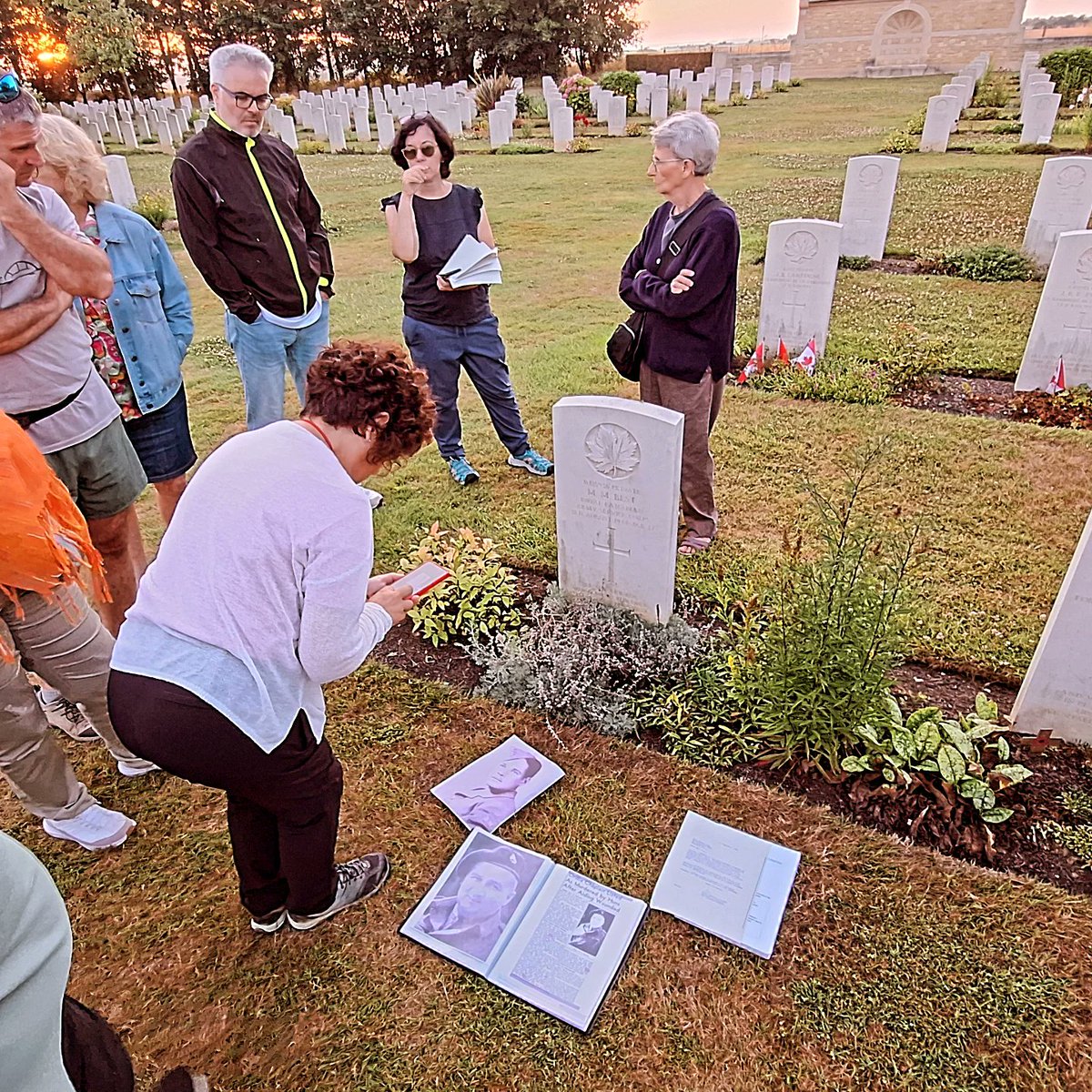 👌🇲🇫 Finalitzem el viatge internacional als espais del desembarcament de Normandia a l'arbre de la llibertat de la bossa de Falaise, com ja és tradició. Ha estat una setmana intensa amb un reccoregut extens per les 5 platges i la batalla de Normandia. Gràcies, ha estat un plaer!