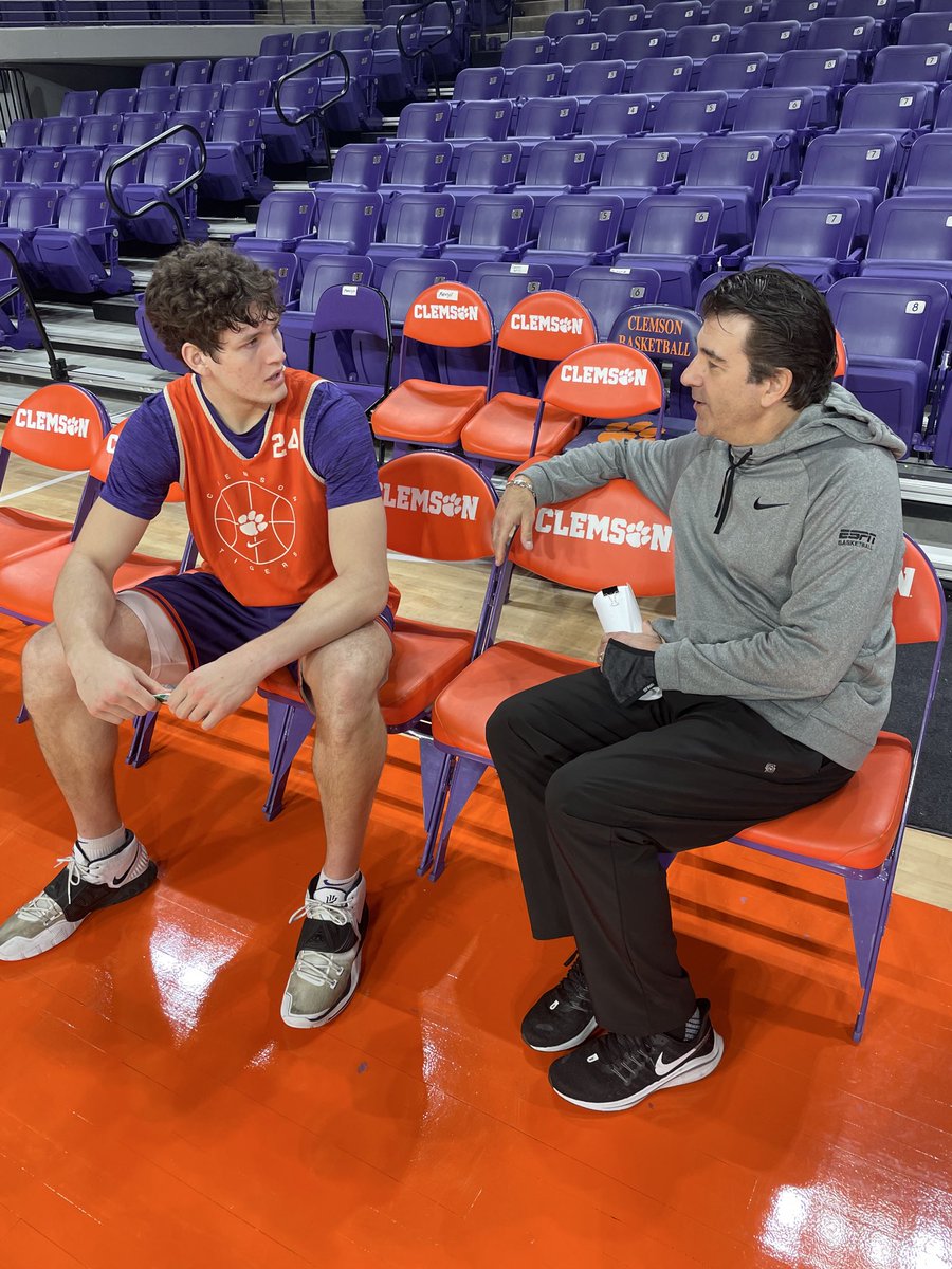PaulBiancardi's tweet image. I'm so happy that PJ Hall was picked up by Memphis. I've known him since his sophomore year of high school. As competitive and coachable as you’ll find along with being a great teammate. He was the Gatorade Player of the Year in South Carolina, and he helped lead the Dorman HS to…