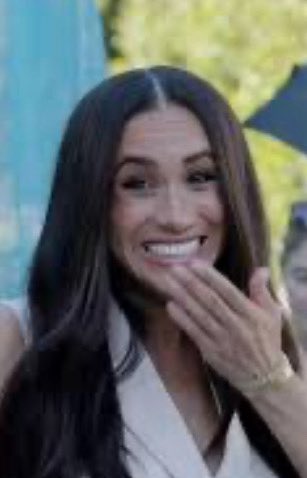 AsterUnfiltered's tweet image. So according to Charlotte Griffiths, the British public would welcome Prince Harry back as long as he comes without Meghan?
What absolute rubbish. Did Harry offer to marry you, Charlotte, if that’s what it takes to be “welcomed back”? Because this level of delusion is giving…