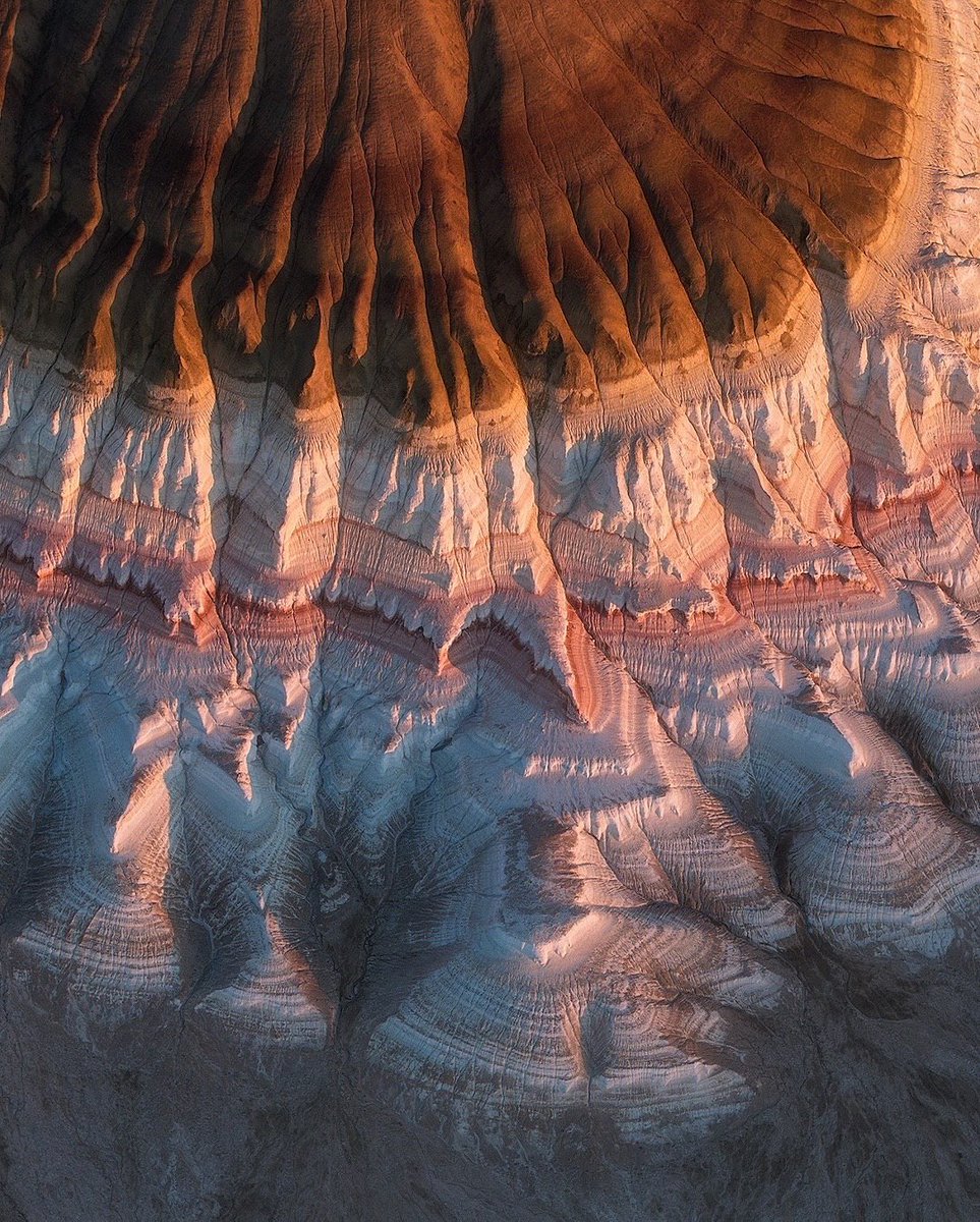 Nature_Waa's tweet image. The Layered Cake shape mountain of Bokty in West Kazakhstan!π°