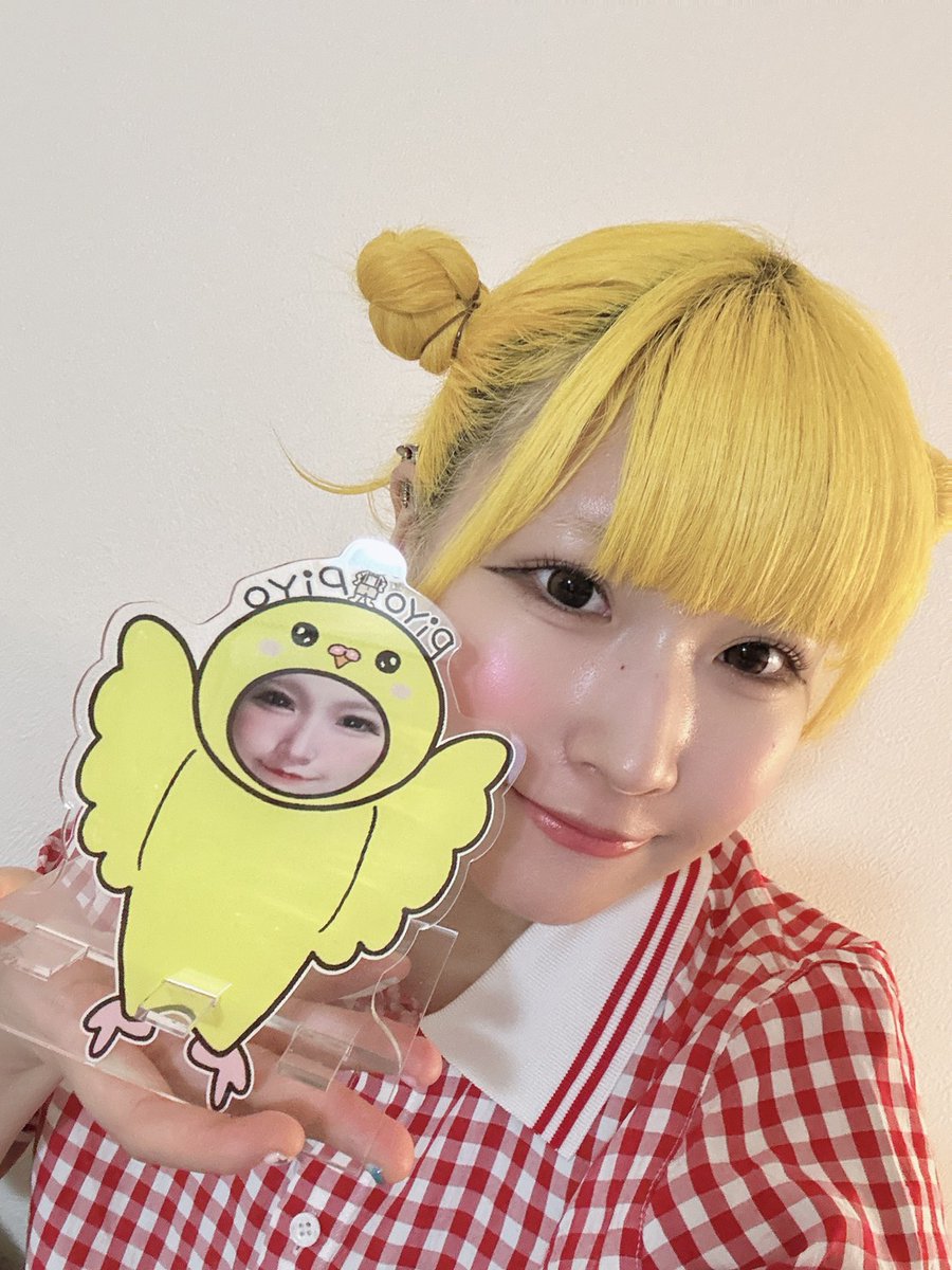 PIGGS_idol's tweet image. 🎂本日はSU-RINGの誕生日🎂
@SURING_PIGGS

本日限定でSU-RING考案&amp;amp;デザインの

『スちゃにまかせて!!
なんでも持つよ💪
ぴよぴよすたんど🐥📛』

オンライン販売決定！
believemusicstore.com/?pid=187607964
※7/22(火)0:00〜23:59の限定販売となります。

ちぇっくよろにく🐷

#PIGGS #スーリン生誕2025