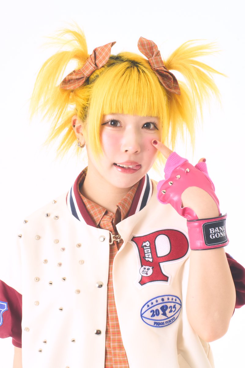 PIGGS_idol's tweet image. 🎂本日はSU-RINGの誕生日🎂
@SURING_PIGGS

本日限定でSU-RING考案&amp;amp;デザインの

『スちゃにまかせて!!
なんでも持つよ💪
ぴよぴよすたんど🐥📛』

オンライン販売決定！
believemusicstore.com/?pid=187607964
※7/22(火)0:00〜23:59の限定販売となります。

ちぇっくよろにく🐷

#PIGGS #スーリン生誕2025
