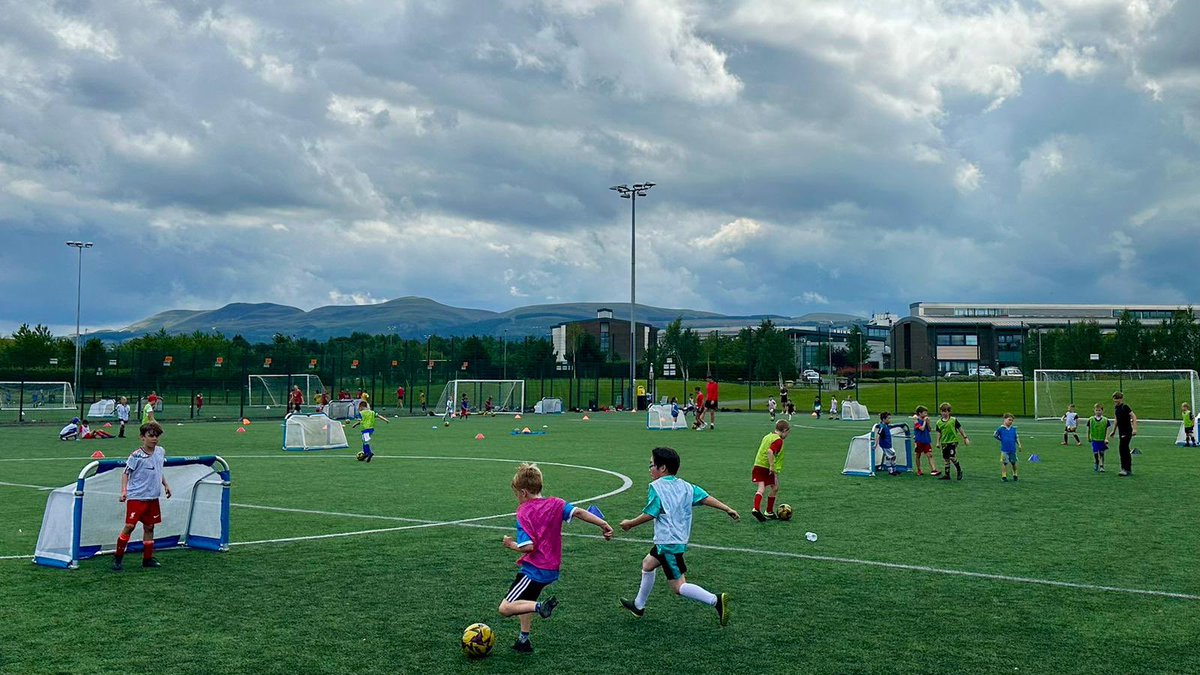Edin_Football's tweet photo. ⚽️Summer Camps: Week 3 - Day 1⚽️

The first day of the final week at our football camps. 

Today’s theme was 1v1, this was delivered throughout the day through different mini games, 1v1 drills and SSG👏🏼

The kids have took an early lead in the coaches challenge, leading 290-220🔥 https://t.co/A7ysG3y4oA