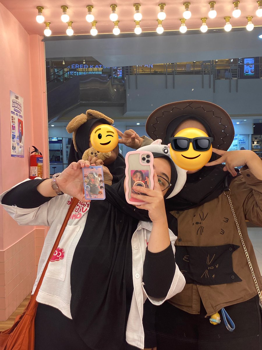 itsmozza_'s tweet image. Maaciw buat hari ini caratdeul @kyeomirin_ @marblelune 

Kita farewell untuk yang kedua kalinya yaa wkwk

Finally bisa ke chatime + photo box 🥳

 #HOWOODAYwithHWP