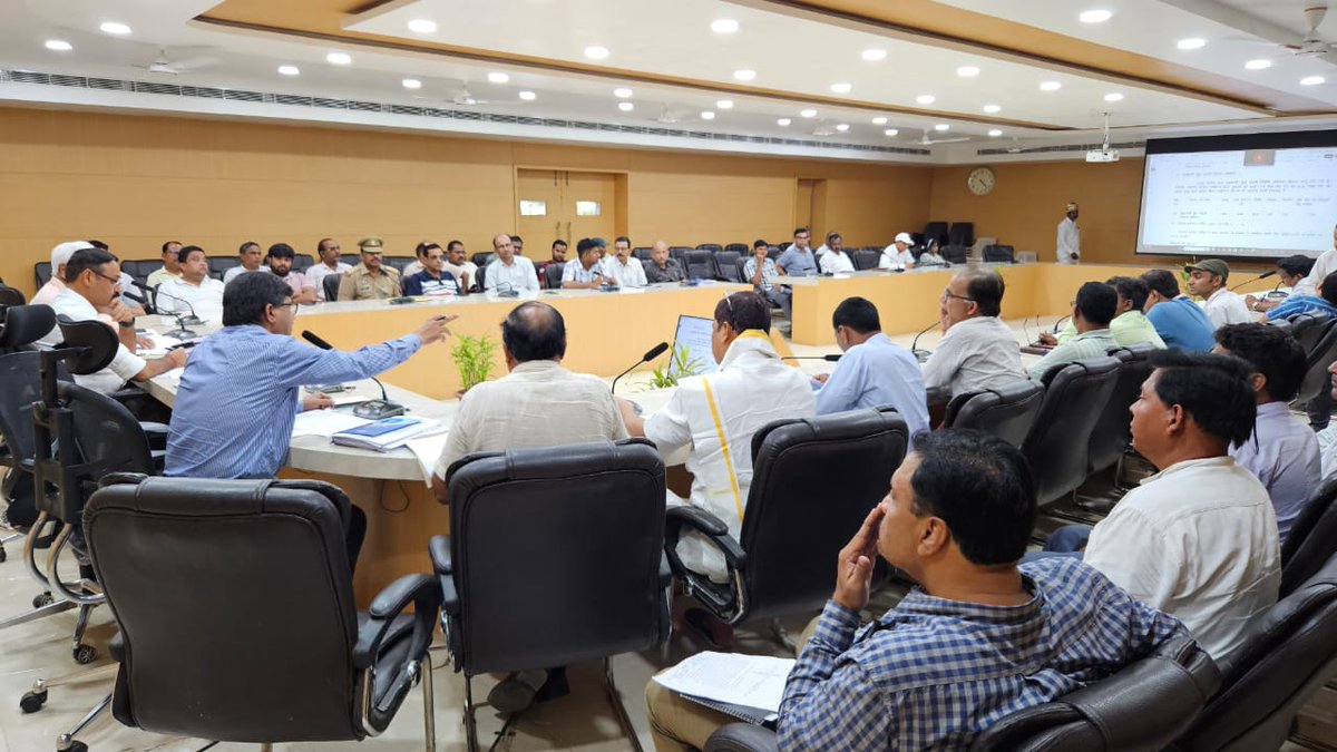 DistrictSant's tweet image. जिलाधिकारी महोदय की अध्यक्षता में जिला उद्योग बन्धु समिति/जिला निर्यात प्रोत्साहन समिति एवं पी0एम0 विश्वकर्मा जिला क्रियान्वयन समिति की बैठक कलेक्ट्रेट सभागार में किया गया। संबंधित अधिकारी को आवश्यक निर्देश दिए गए।