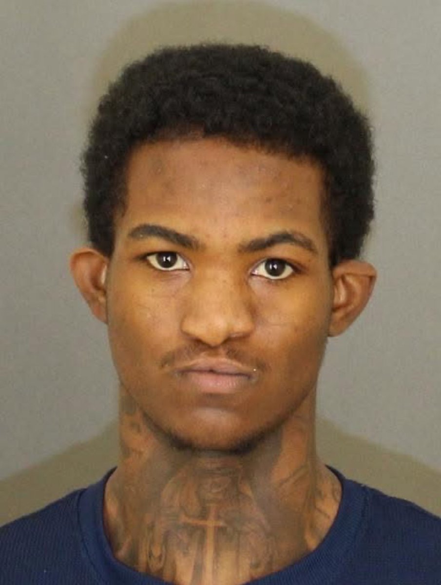 BaltimorePolice's tweet image. Western District Attempted Murder Arrest
In connection with the shooting that occurred in the Western District, investigators have made two arrests. Western District detectives arrested 18-year-old Rashod Raymond-Johnson and a 16-year-old male suspect…facebook.com/share/p/1EaZXG…