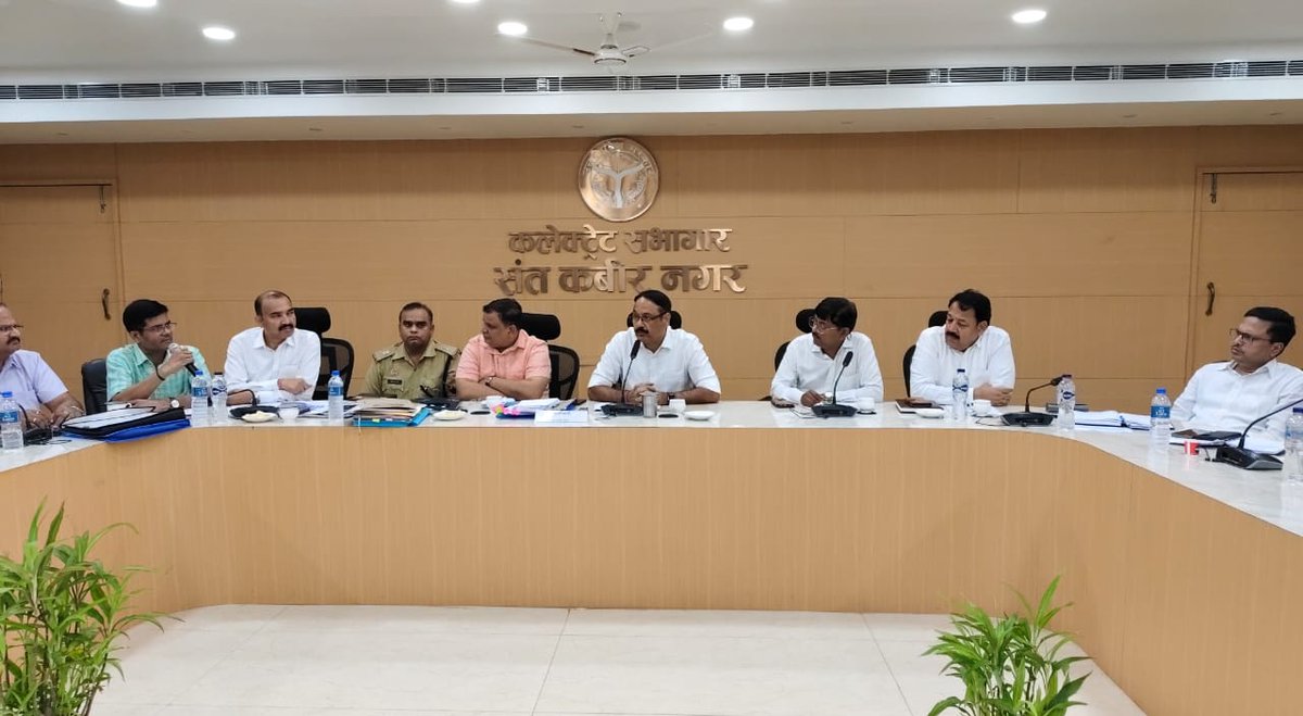 DistrictSant's tweet image. जिलाधिकारी महोदय की अध्यक्षता में उ0प्र0 लोक सेवा आयोग, प्रयागराज द्वारा आयोजित समीक्षा अधिकारी/सहायक समीक्षा अधिकारी (प्रा0) परीक्षा-2023 की समीक्षा/तैयारी बैठक कलेक्ट्रेट सभागार में आयोजित हुयी ।
जनपद में परीक्षा को सकुशल सम्पन्न कराये जाने हेतु 19 परीक्षा केंद्रों पर 19…