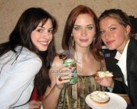 CCXPoficial's tweet image. bom dia mutuals