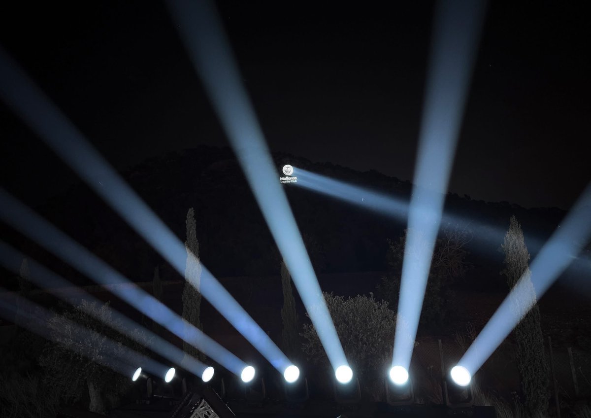 Robelighting's tweet image. For the opening gala of the Mallorca Championships ATP 250 tournament, #lightingdesigner Pedro Marcé Socias created a powerful design using @Robelighting #iBolt, #Tetra2, #LEDBeam150 &amp;amp; #MegaPointe, supplied by Cinelux SAU, with technical production by The AM Projects.