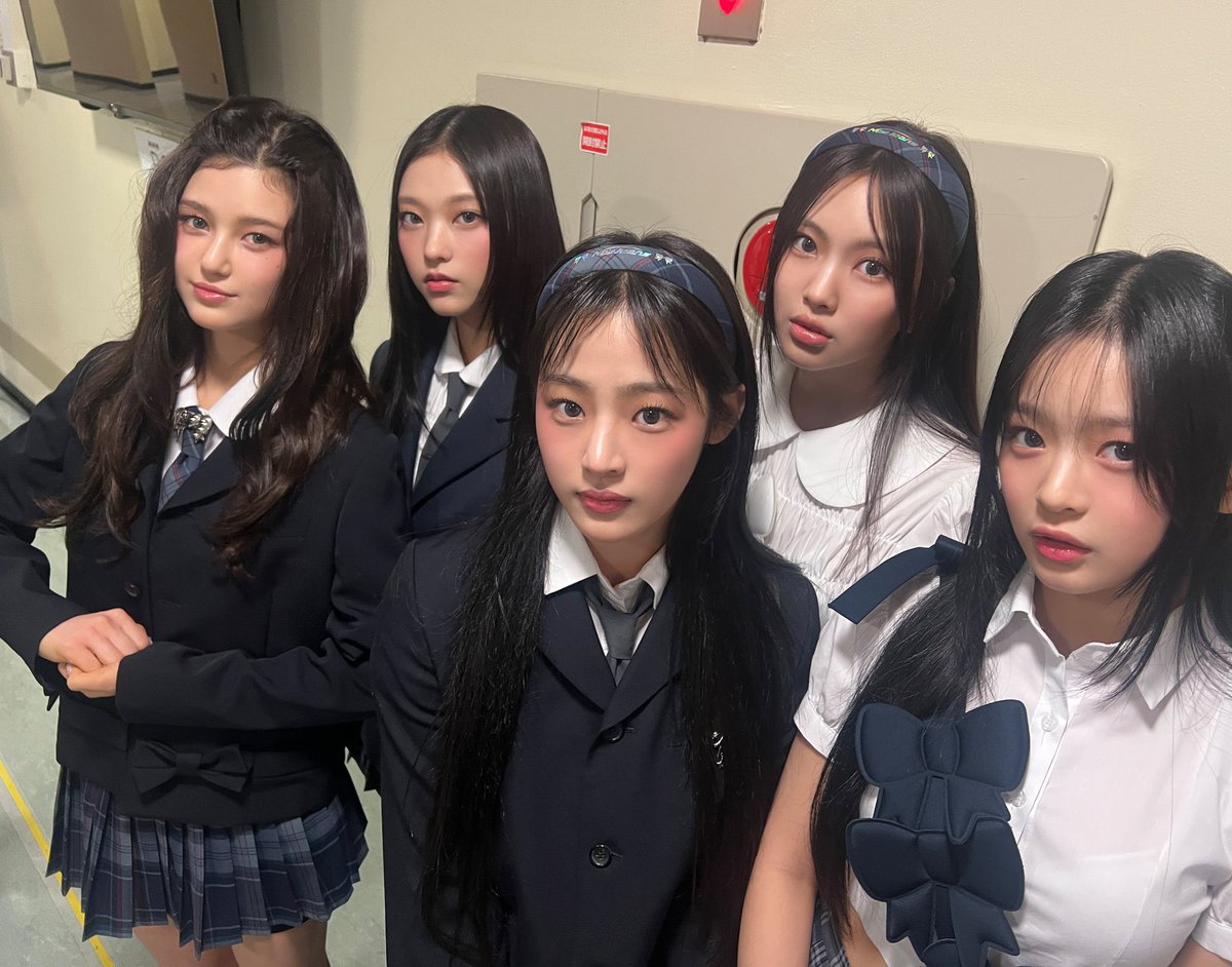 loxveishere's tweet image. 우리다시만나게되면있잖아
#뉴진스와_걷는_세번째_여름
어떤말부터해야할지생각했는데
#NewJeans_3rd_Anniversary
지금못다한사랑을하자는말을하고싶어
#Happy3rdNewJeansDay
좀있다다시만나면천천히깊게오래사랑하자
