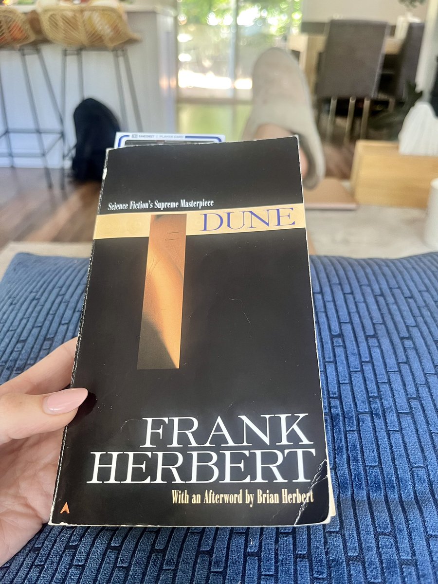 kaitc_o's tweet image. there are simply too many new words in the first 20 pages of this book but I shall persevere