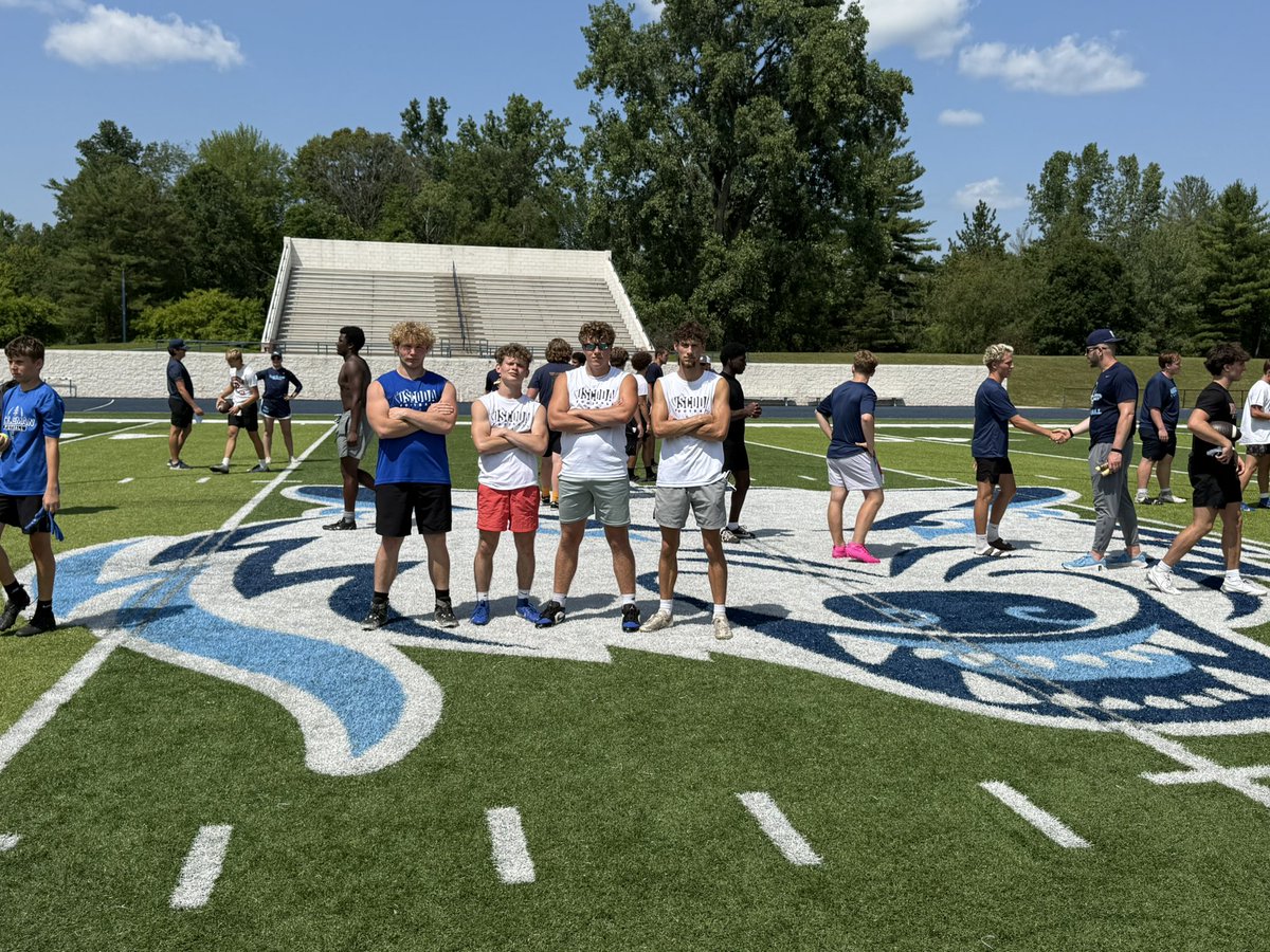 HunterVincenty's tweet image. Had a great time @Northwoodfball and the Timberwolf brotherhood!! Lots of reps and learned new techniques. Was even better when I got to throw to my fellow teammates at camp. We went fishing the night before, traveled together and did some work together! Indy went very well…
