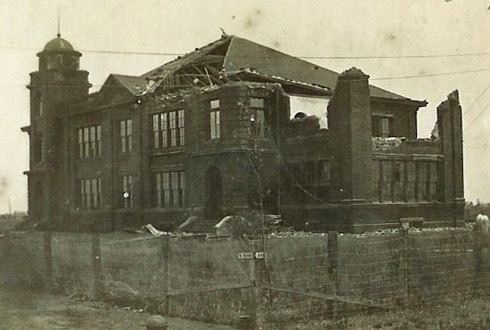 TexasTDI's tweet image. #OnThisDay: 1909
A hurricane creates a 20-foot storm surge destroying the town of Velasco (now Surfside) including the jail, school, and opera house.
Only eight buildings remained standing and 41 people died. bit.ly/flood-policy