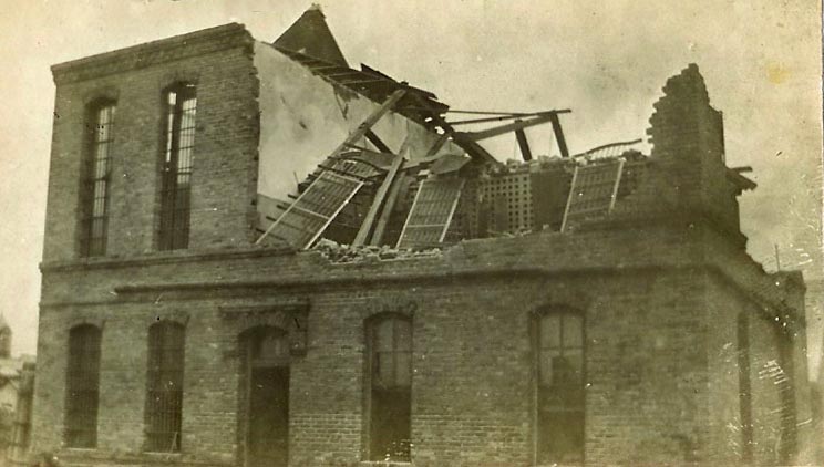 TexasTDI's tweet image. #OnThisDay: 1909
A hurricane creates a 20-foot storm surge destroying the town of Velasco (now Surfside) including the jail, school, and opera house.
Only eight buildings remained standing and 41 people died. bit.ly/flood-policy