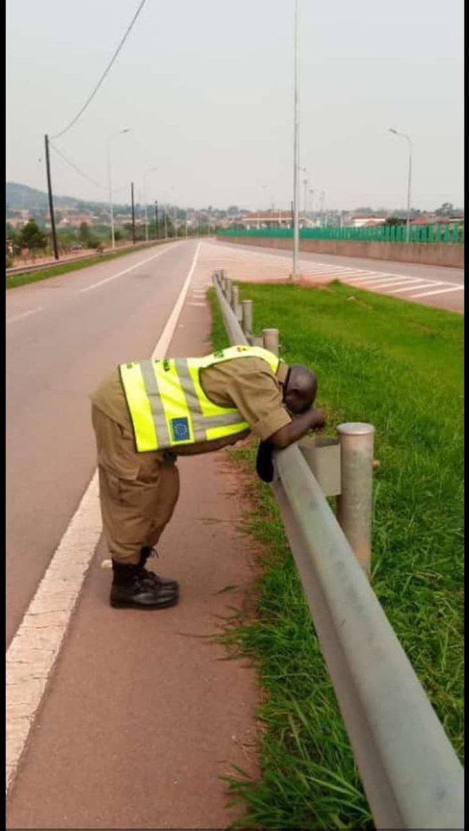 OnemanJakom's tweet image. Monday, phthoo!!
