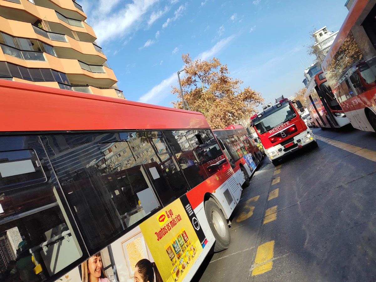 Cuerpo de Bomberos de Santiago tweet media