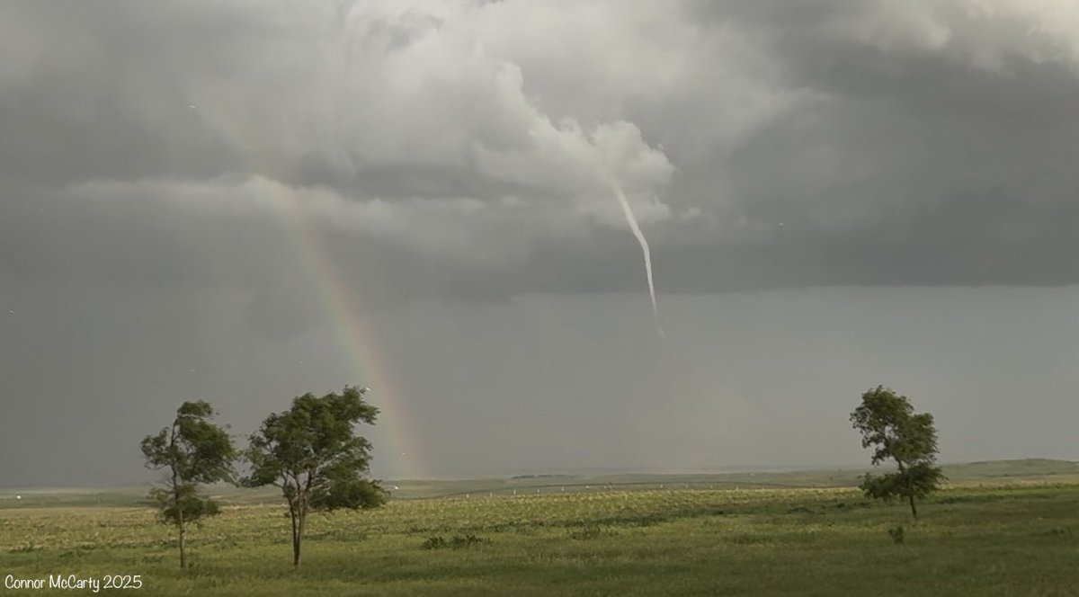 23cmcpadres's tweet image. I can’t believe another year out on the Plains is over. 2 months on the road this year, and this was year 15 of chasing storms for me. Frustrating year, but the 4-5 great days made up for it. 284 days until May 1st, 2026!
( Photos are Dickens, NE. 6/16/25.)
#WxTwitter #NeWx